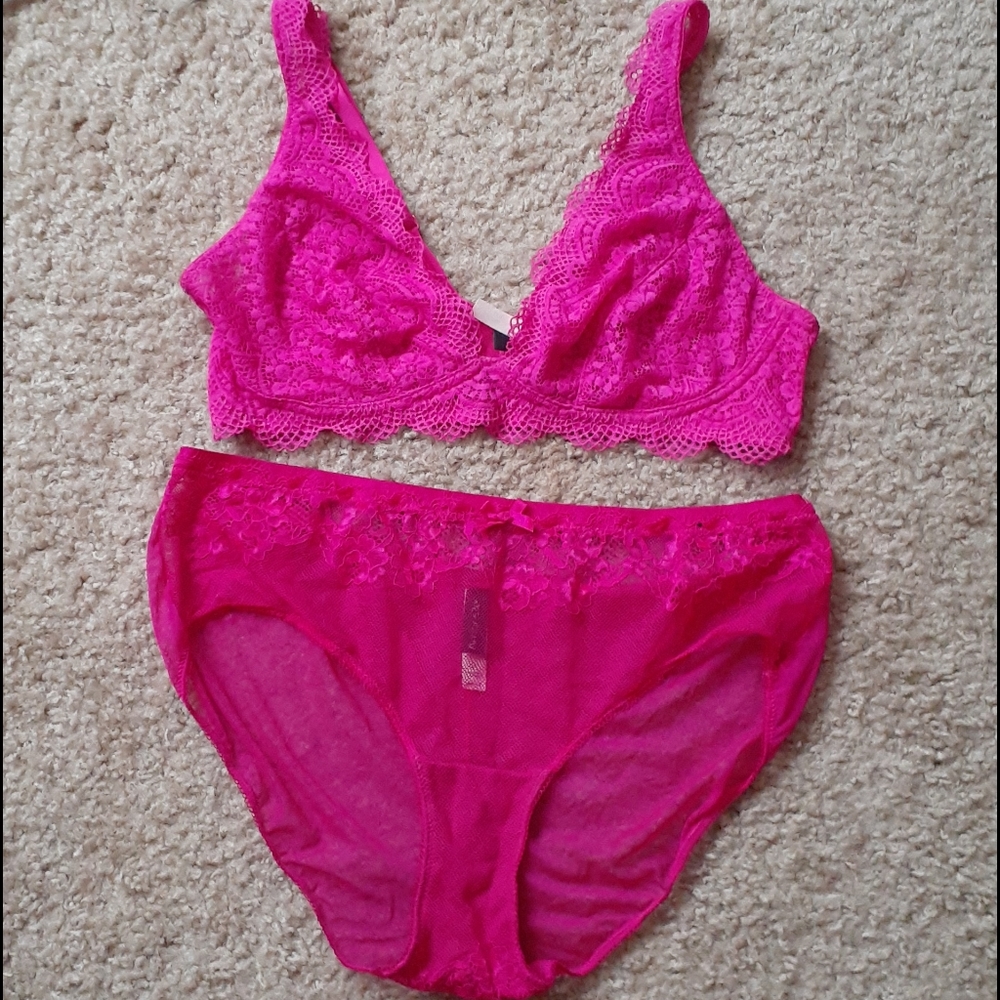 NWOT Jrs' Bra and Panty Set